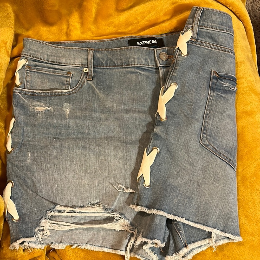 Express Shorts